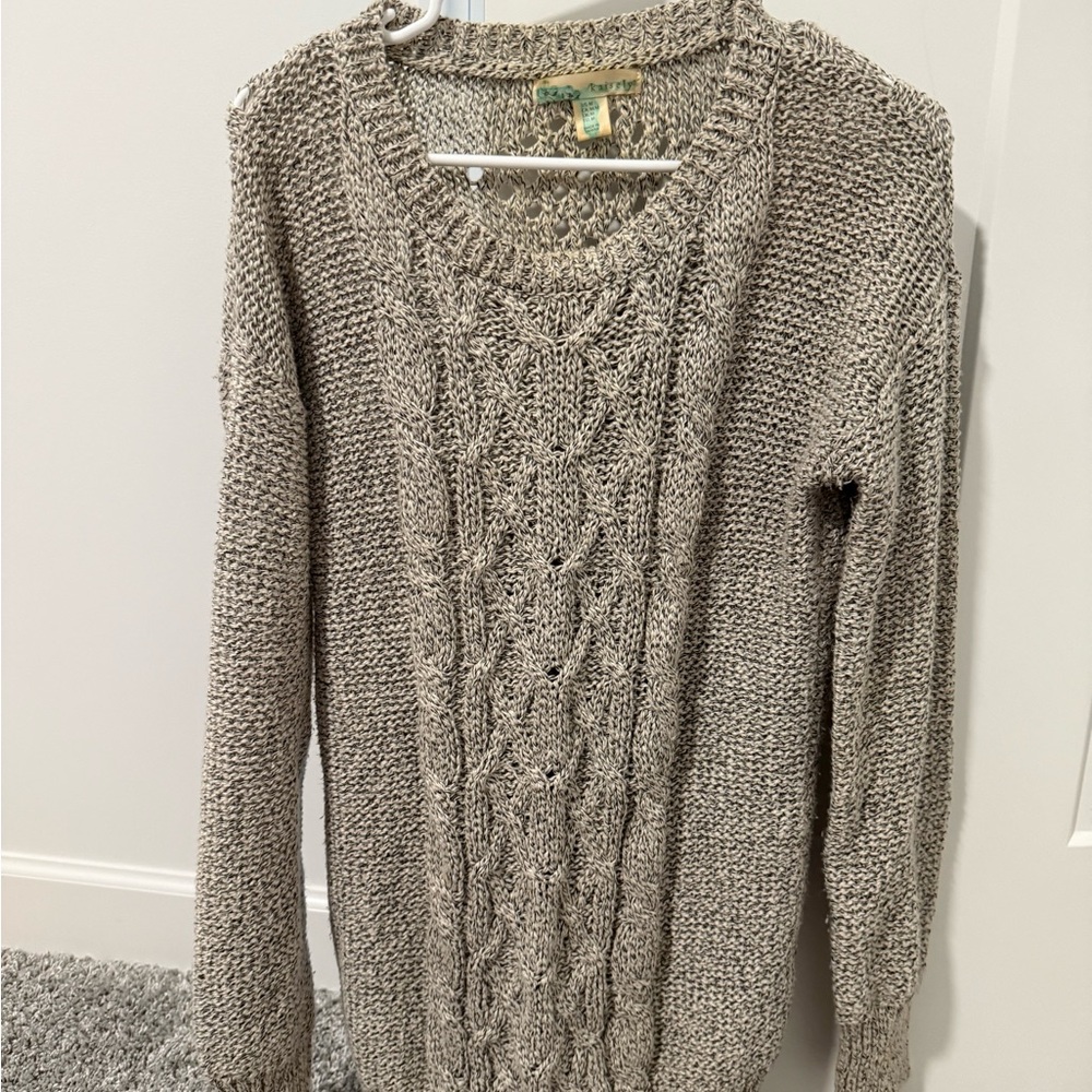 Kaisely Gray Cable Knit Crew Neck Sweater